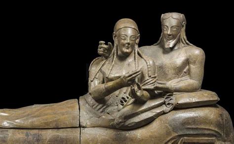  Sarcophagus of the Spouses: Yükselen Sevgi ve Ölümsüz Birliğin Anıtı!